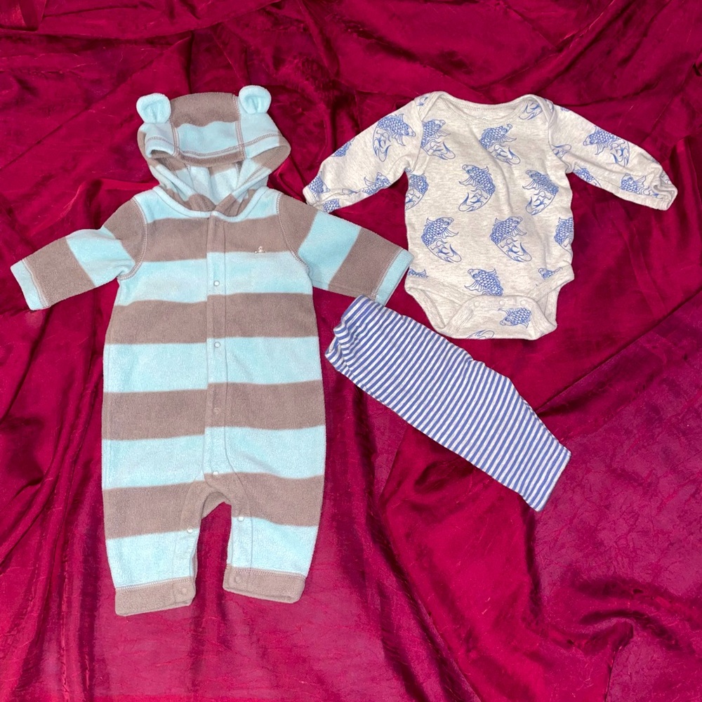 Gap baby size 0-3 outfits